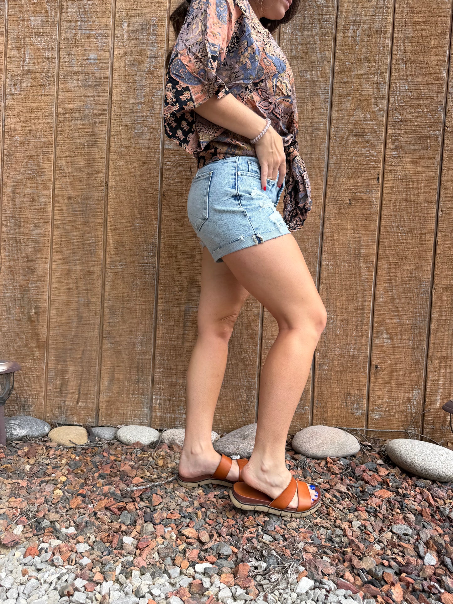 Petra 4” inseam Acid Wash